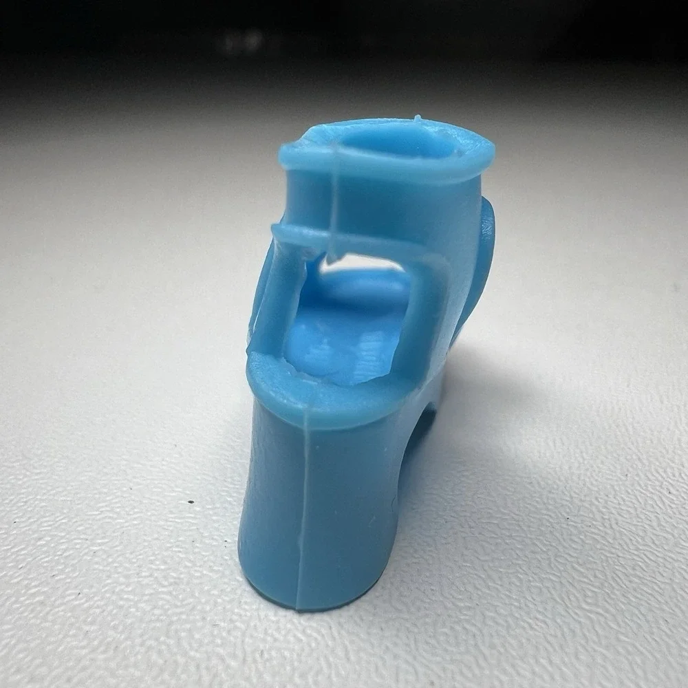 Single Blue Plastic‎ Fashion Doll 11-12